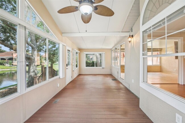 Building Photo - 6621 La Mesa Rd