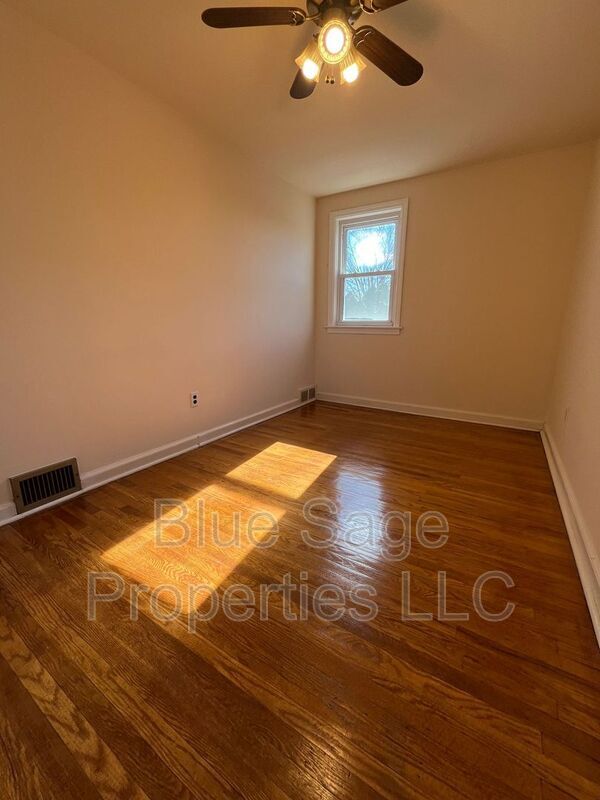 Building Photo - 202 Davis Ave