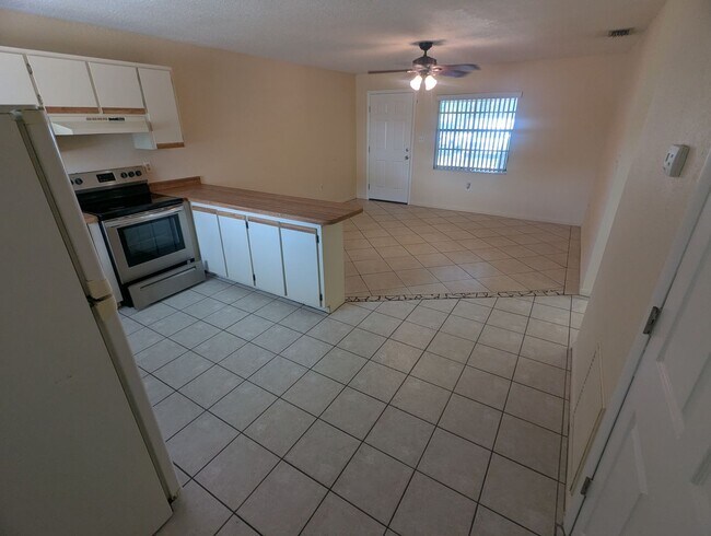 Building Photo - 824 N St Clair Abrams Ave