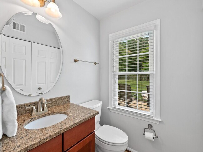 Building Photo - Your Dream Home Awaits!