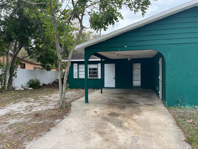 Building Photo - quaint 2 bedroom home