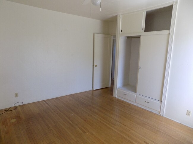 Building Photo - 1145-1147 Montalban St