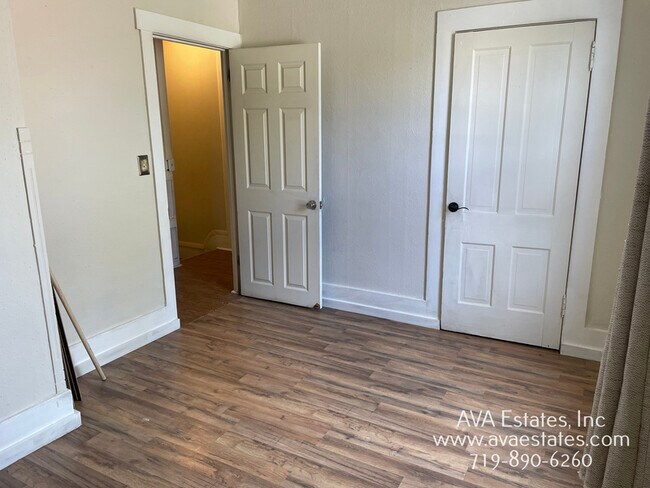 Building Photo - 516 W 9th St