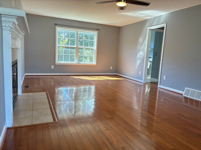 Building Photo - **ELIZABETHTOWN INDEPENDENT SCHOOL DISTRICT**