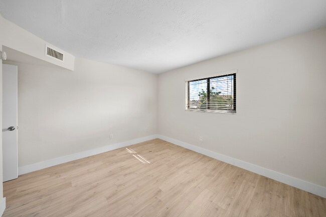 Building Photo - 1310 W 29th St