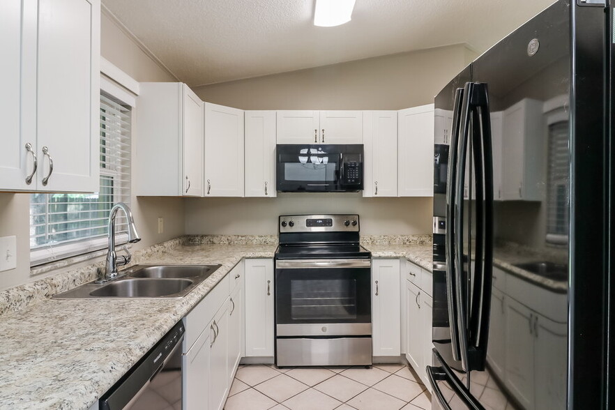 Building Photo - 706 Hazy Meadow Ct