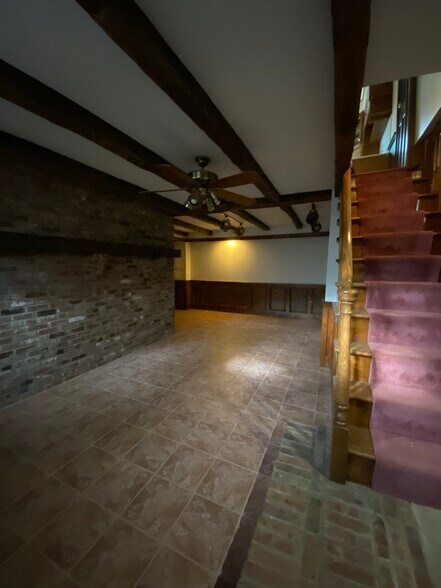 Building Photo - 421 Country Club Rd