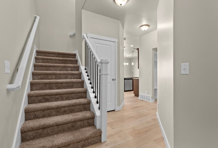 Building Photo - 4052 W Harper Ln