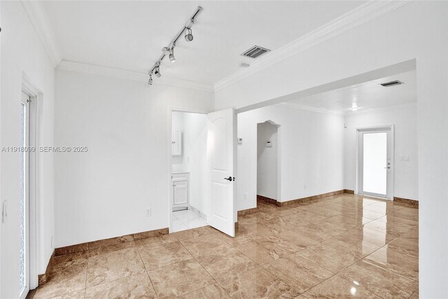 Building Photo - 5801 SW 20th St