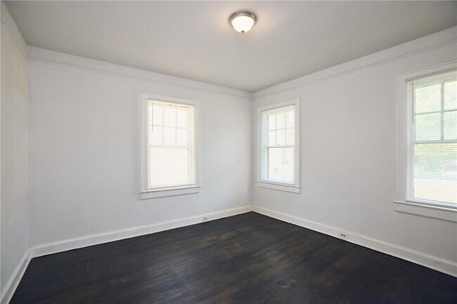 Building Photo - 499 8th St NE