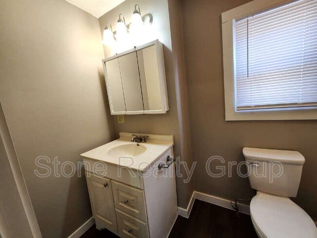 Building Photo - 1418 5th Ave