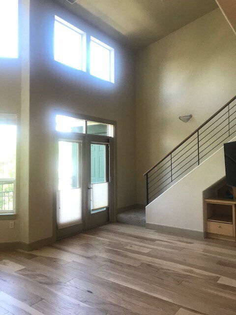Building Photo - Exceptional 2bed/2bath @ Hyde Park! Availa...