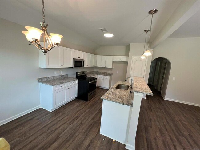 Building Photo - 750 Park Ln