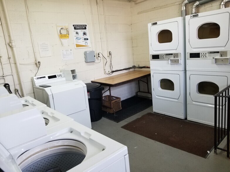 Laundry facilities - 675 Joralemon St