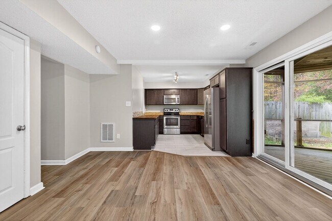 Building Photo - Virginia Beach Gem – 3 Bed, 2.5 Bath with Fenced Yard & Modern Upgrades