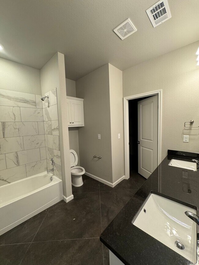 Building Photo - Newer Construction 3/2/2 Located in Beacon Point CISD