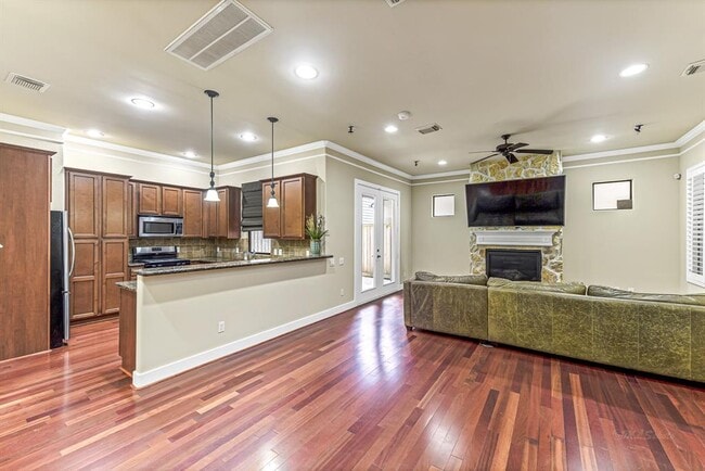 Building Photo - 11022 Robin Hood Ct