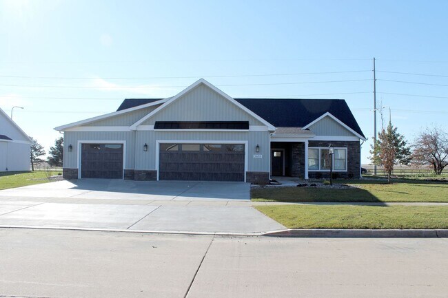 Building Photo - 2655 S Muirfield Pl