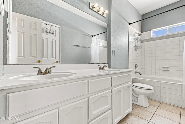 Building Photo - 4645 Loma De Plata Dr