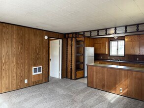 Building Photo - 1 Bedroom Upstairs Apartment-Beautiful Eag...