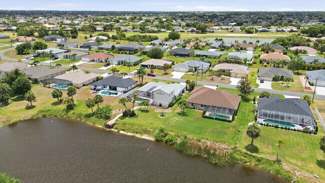 Building Photo - "Spacious 3-Bedroom Retreat with 2 Full Baths in Rotonda West Pinehurst!"