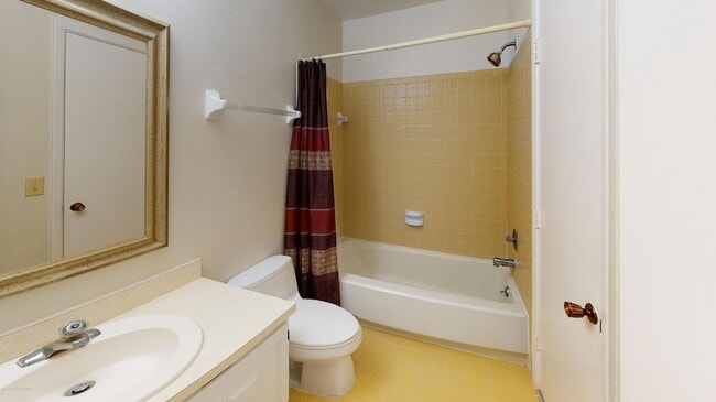 Building Photo - 1527 Waldorf Cir NE