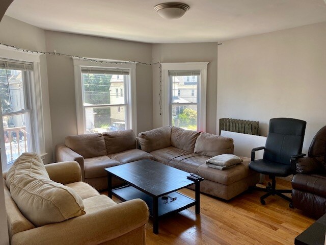Building Photo - 129 Brooks St