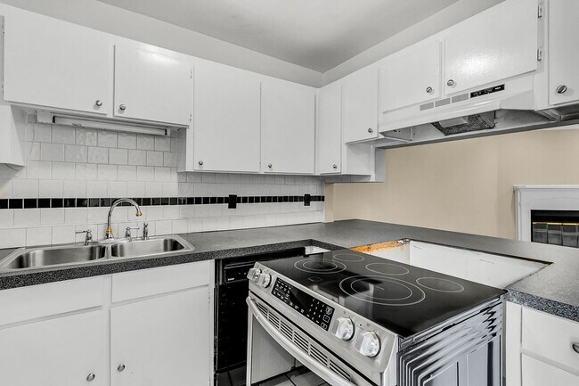 Building Photo - Pond View 3 Bedroom, 2 Bath Home in Ashley...