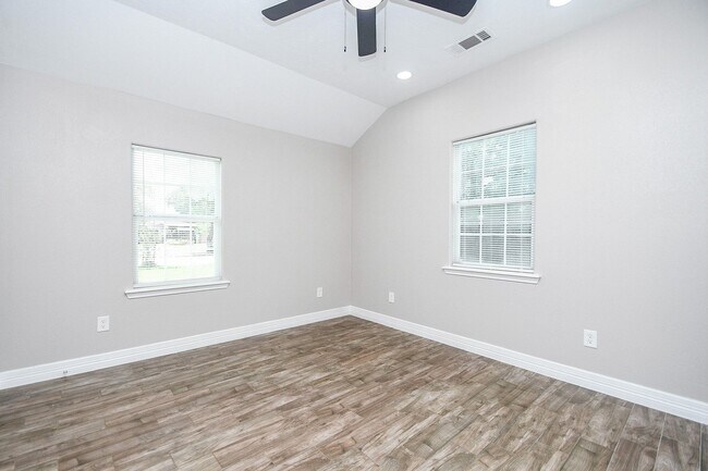 Building Photo - 1405 Richard Ave