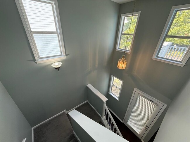 Building Photo - 1173 Island Pl E