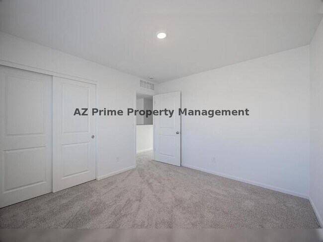 Building Photo - 334 Paseo Xing Ln