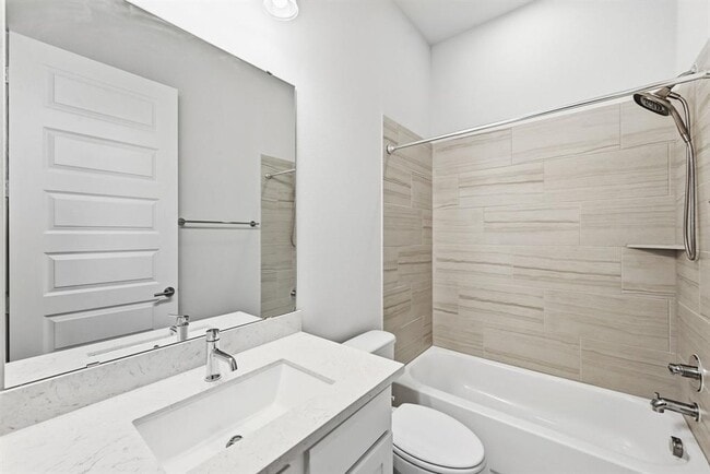 Building Photo - 9201 Spire View