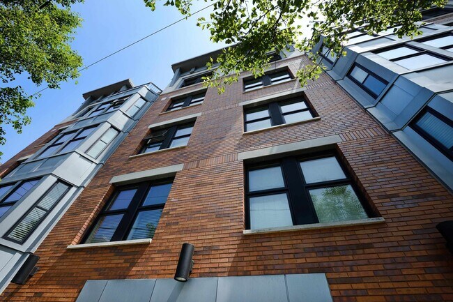 Building Photo - 619 Adams St