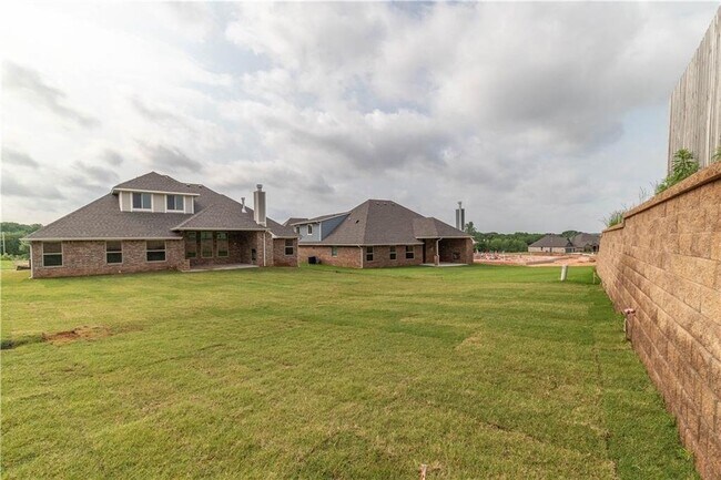 Building Photo - Gorgeous 4 bed 3 bath home in East Edmond-...