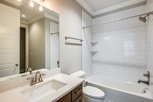 Building Photo - 3BR/3.5BA is Right Size, Right Price, and Right Nice at 8th & Wedgewood!!!