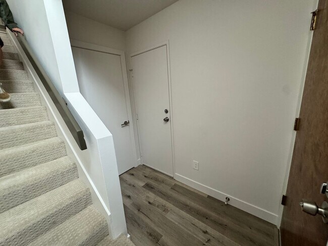 Building Photo - Welcome to this stunning Tierrasanta 1-bedroom, 1-bathroom