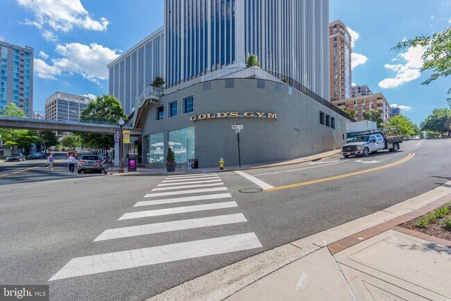 Building Photo - 1315 N Ode St
