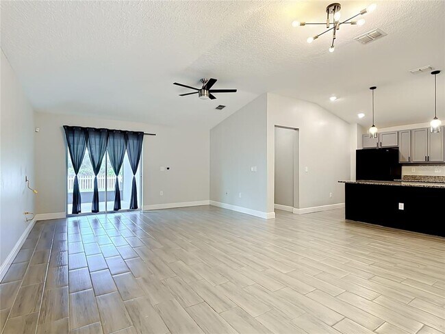 Building Photo - 3040 Lakes Crest Ave