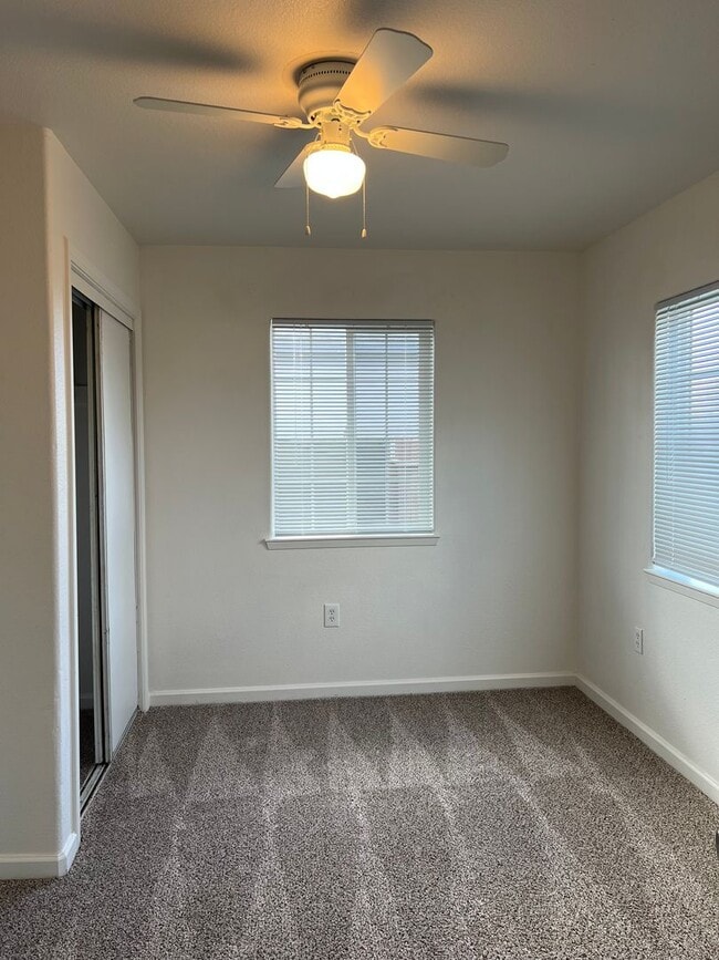 Building Photo - UPDATED 3 BEDROOM HOUSE WITH LARGE BACKYARD!