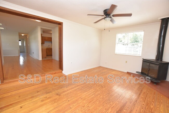 Building Photo - 1503 Hanson Ave