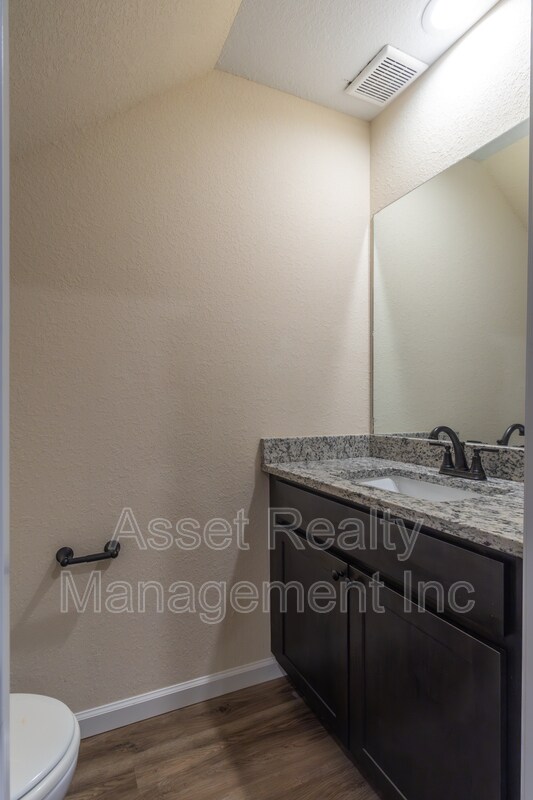 Building Photo - 913 Warrior Hill Dr