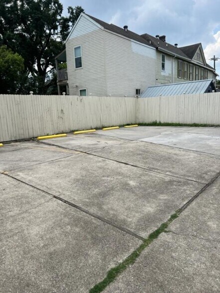 Building Photo - 2217 Napoleon Ave