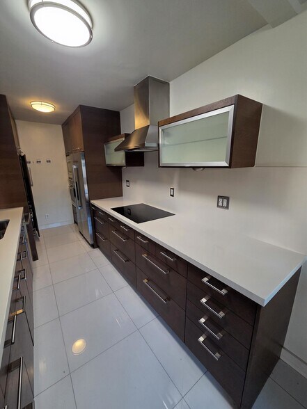 Building Photo - 1344 N Martel Ave