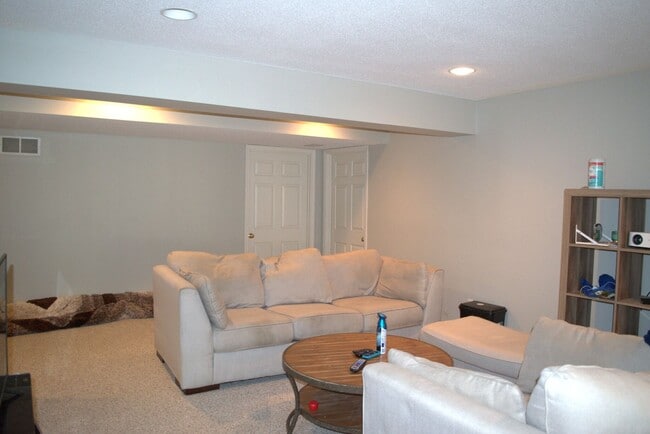Building Photo - 309 Grampian Dr