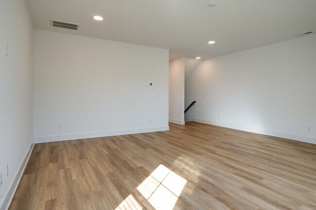 Building Photo - Madison new construction in gated community, pet friendly, 2 car garage, $500 off first month's rent