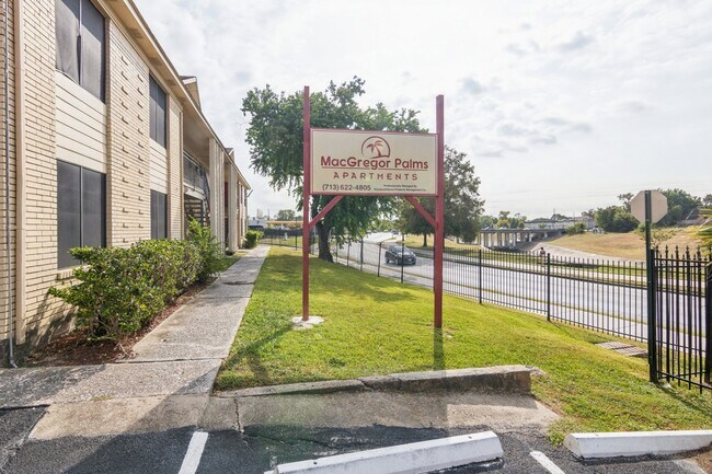 Primary Photo - 3641 N MacGregor Way