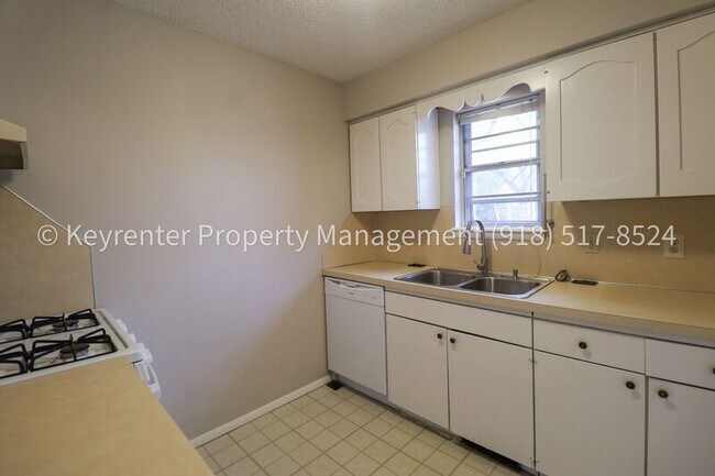 Building Photo - 6125 S Troost Ave