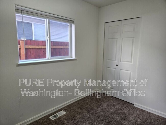 Building Photo - 3013 Pacific St