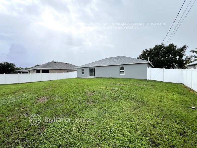 Building Photo - 841 SW Kappa Ave