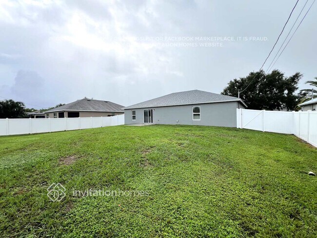 Building Photo - 841 SW Kappa Ave